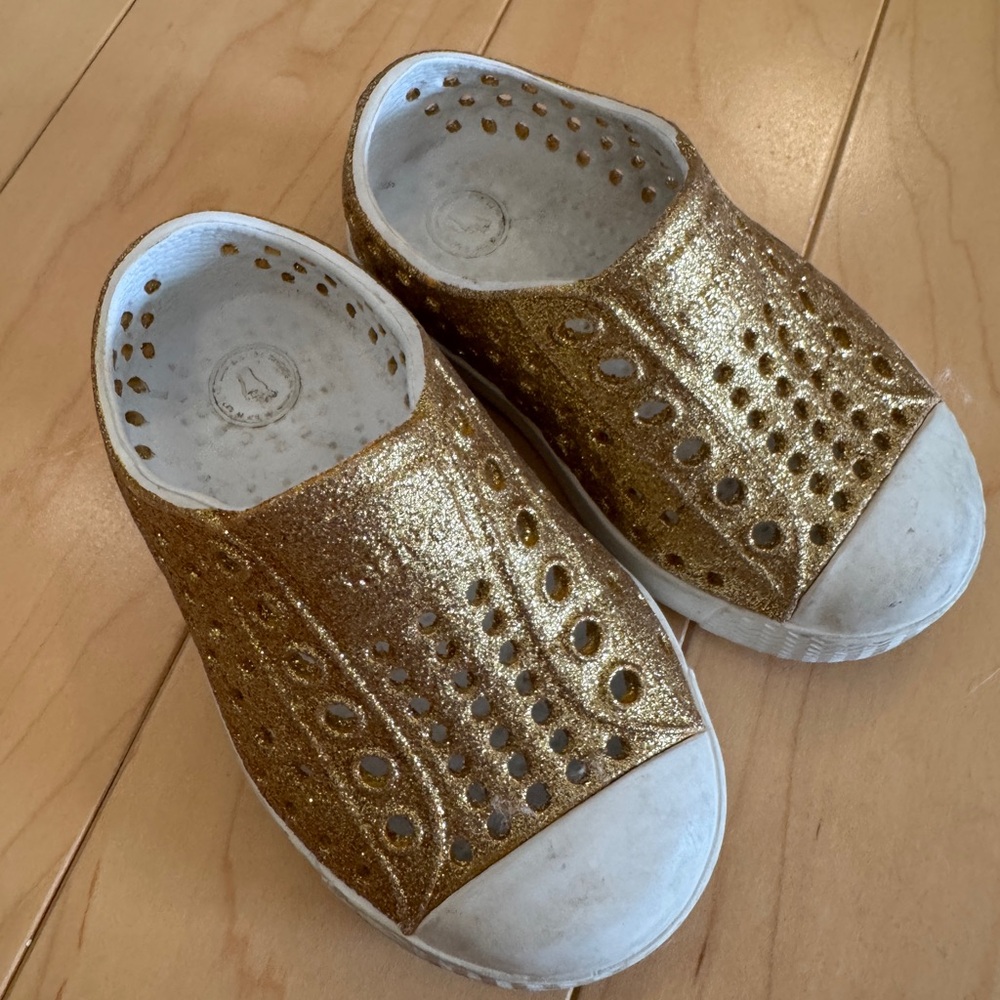 Native Jefferson Gold Glitter Toddler Slip On Shoes